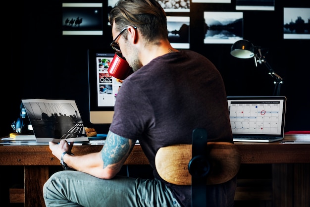 クリエイティブなデザインワークスペース